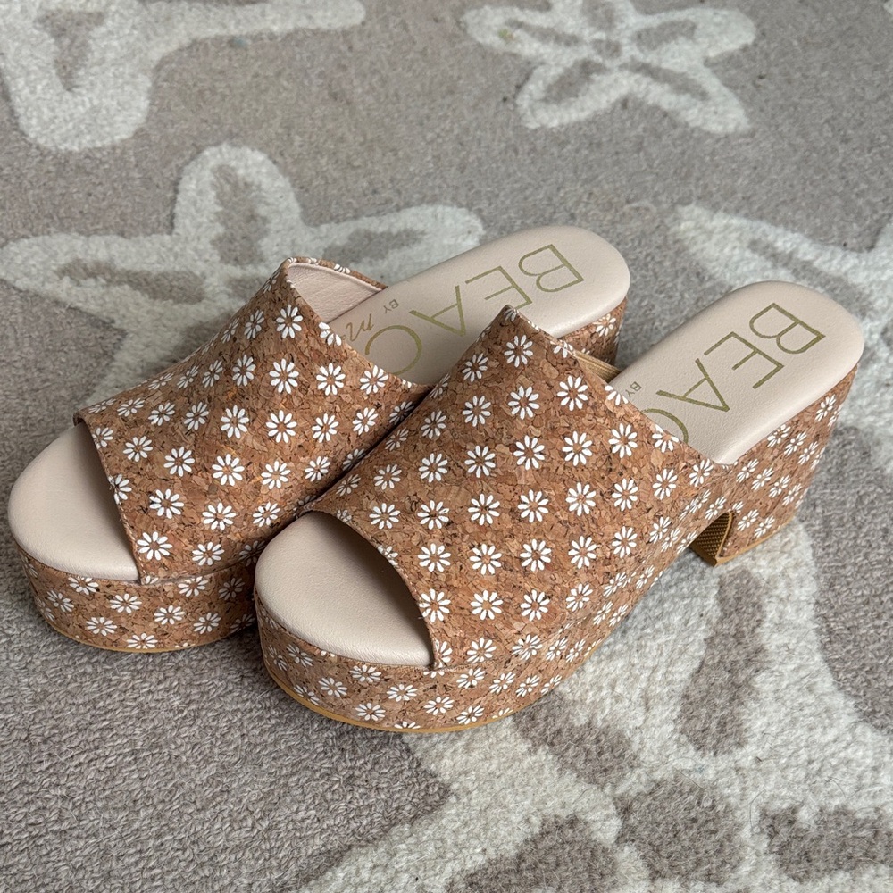 Beach by matisse cork platform mules with flower print size 7